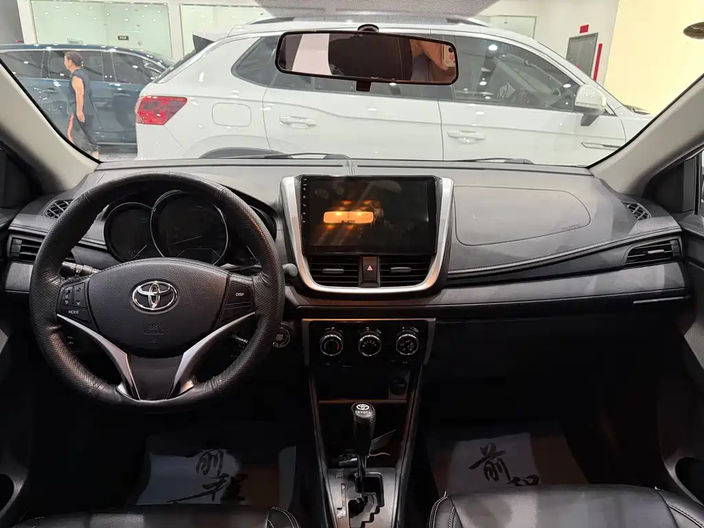 Toyota Yaris L 2022 — фото 19