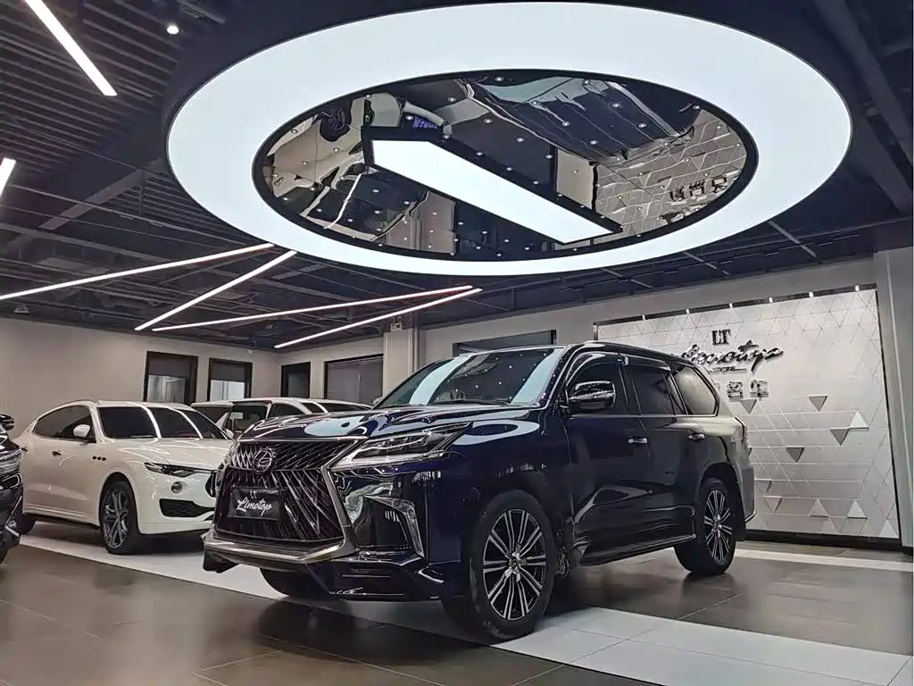 Lexus LX 2019 — фото 1