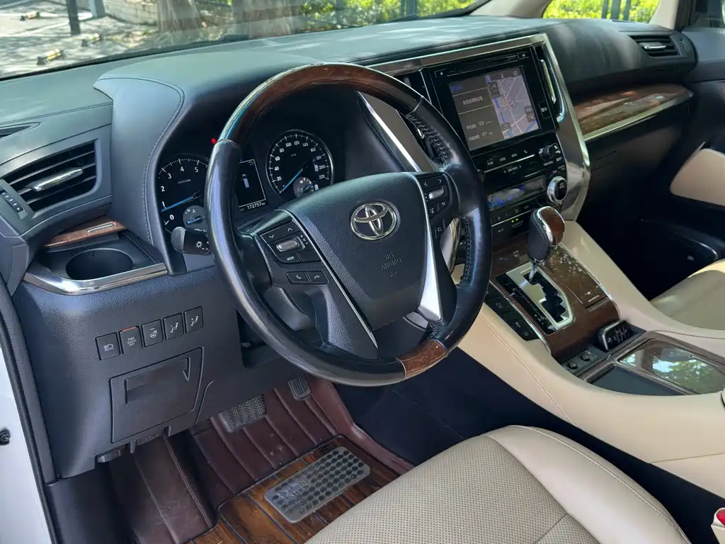 Toyota Alphard 2017 — фото 9