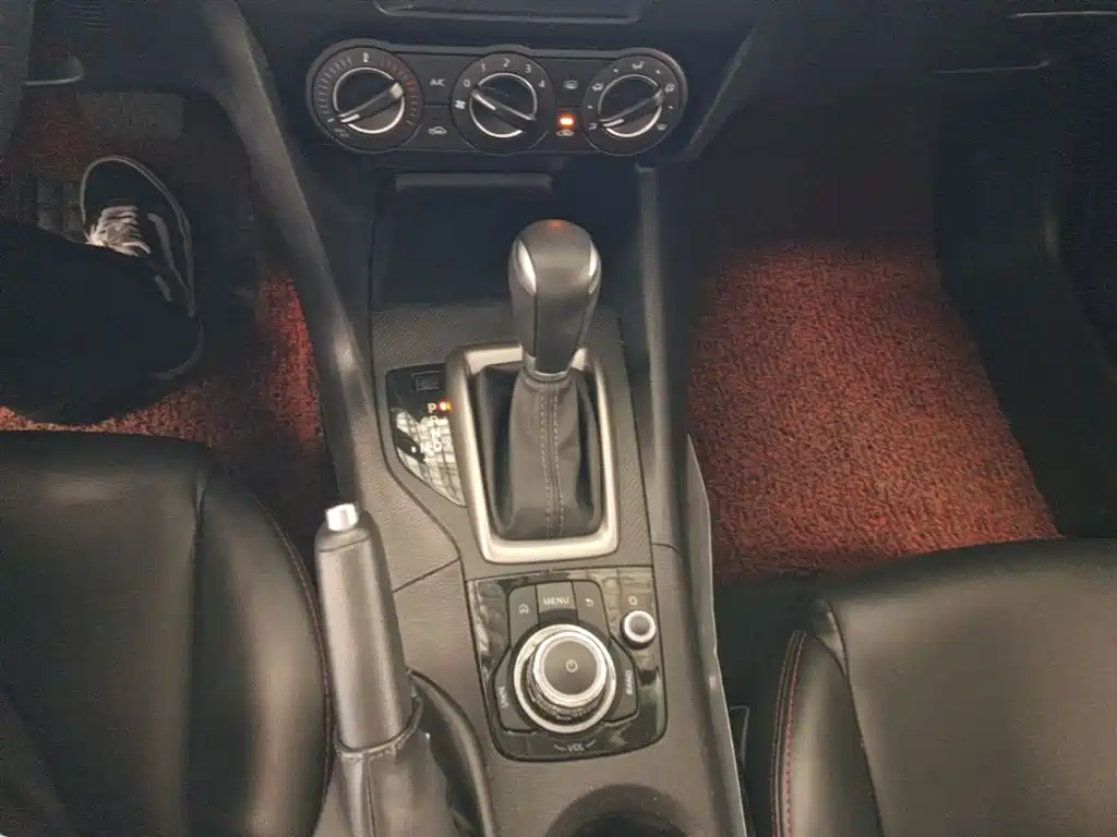 Mazda 3 Axela 2018 — фото 14