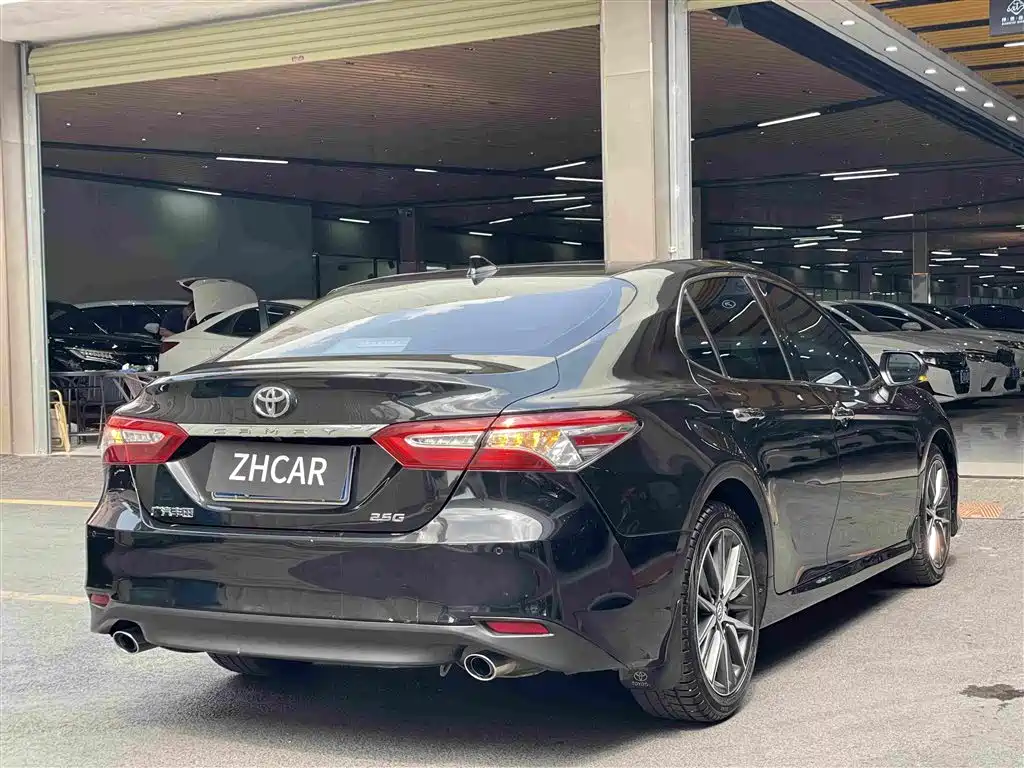 Toyota Camry 2022 — фото 4