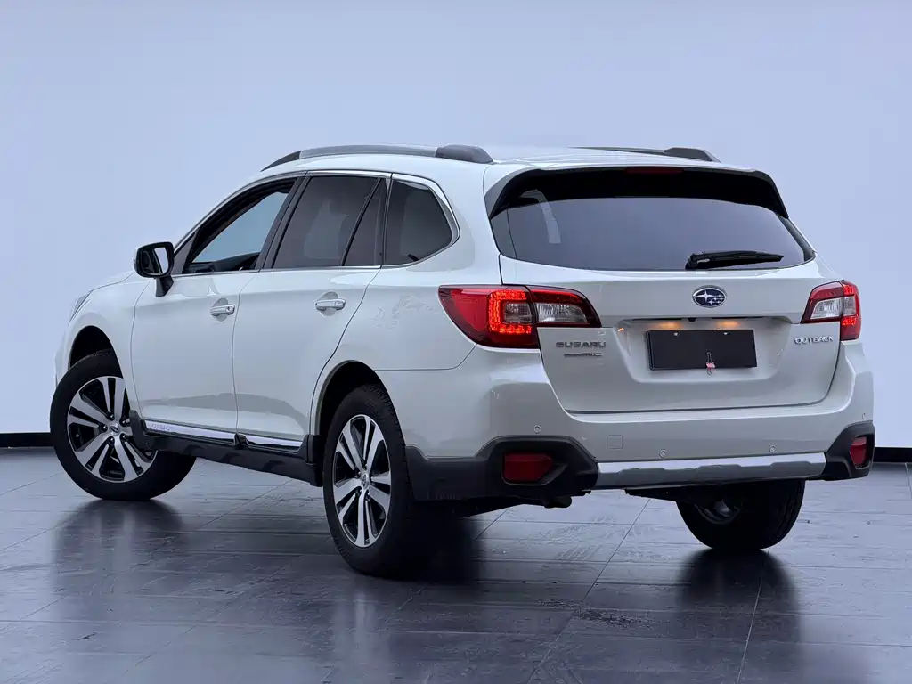 Subaru Outback 2018 — фото 12