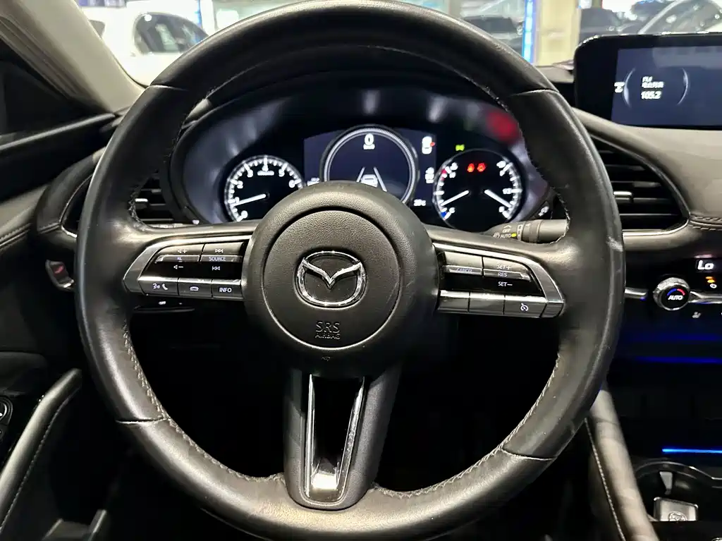 Mazda 3 Axela 2022 — фото 11