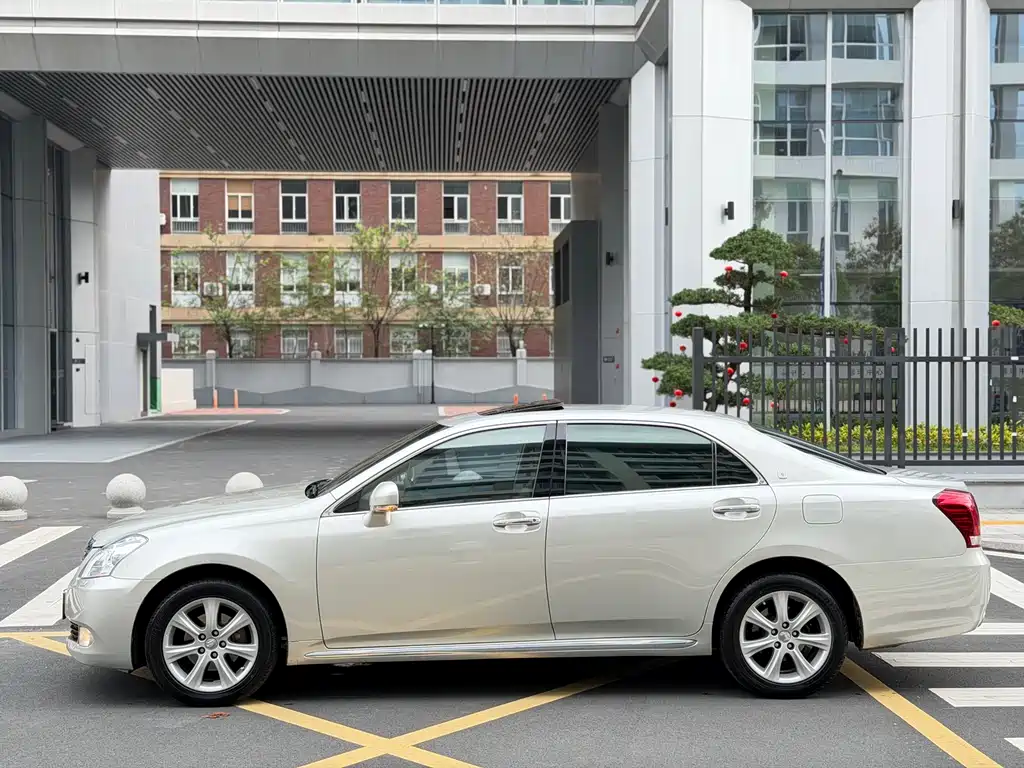 Toyota Crown 2010 — фото 11