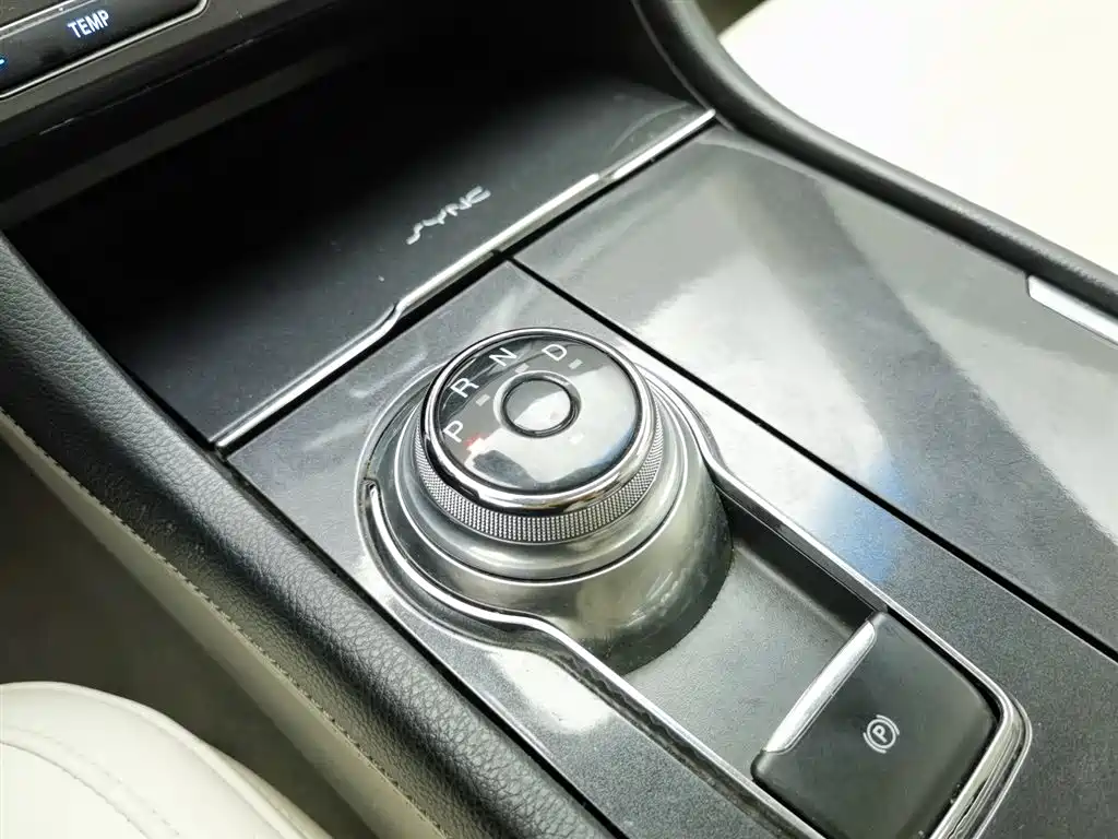 Ford Taurus 2017 — фото 13