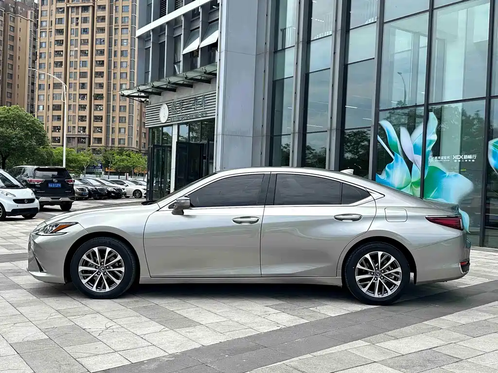 Lexus ES 2022 — фото 3