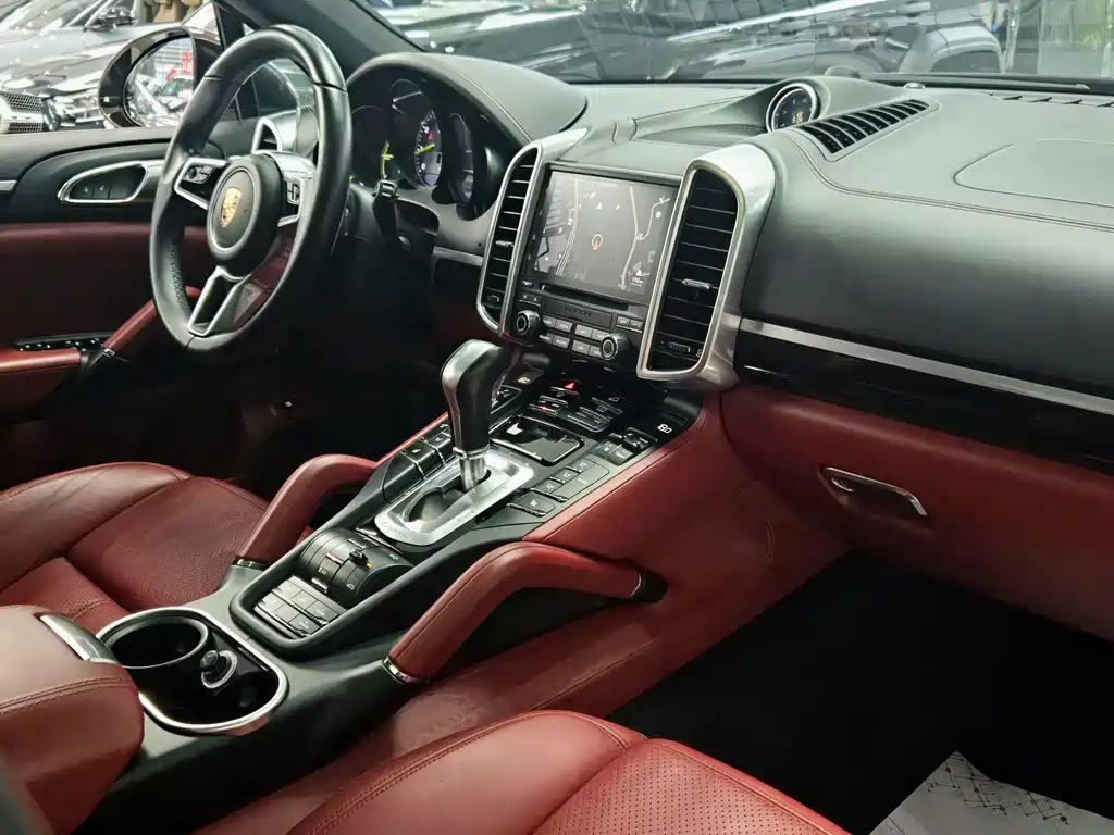 Porsche Cayenne Hybrid 2018 — фото 11