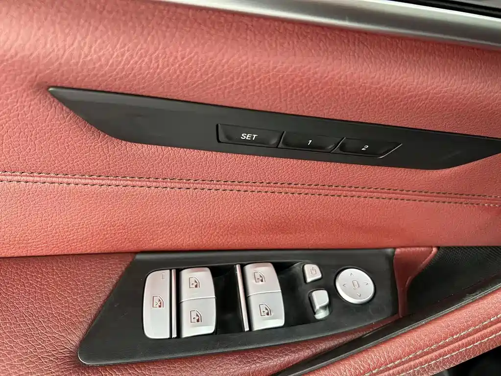 BMW 5 Series 2019 — фото 17