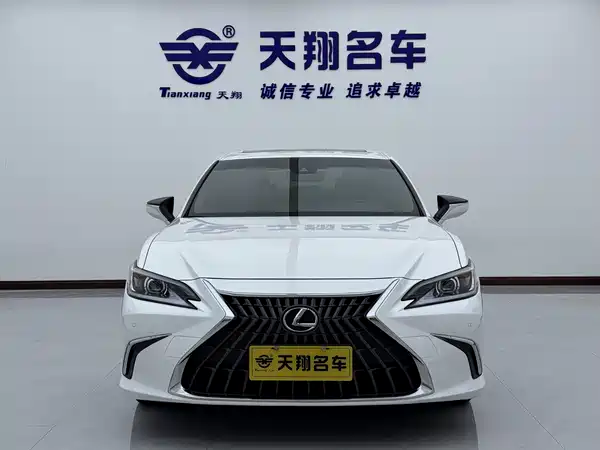 Lexus ES 2023
