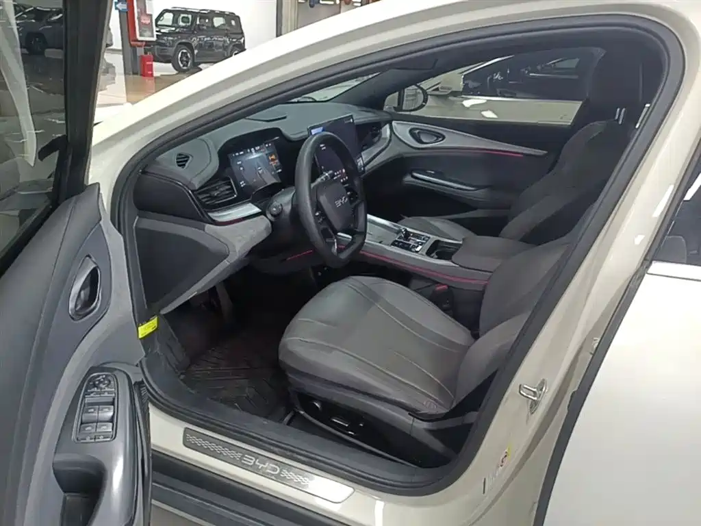 BYD Seal 07 DM-i 2025 — фото 16