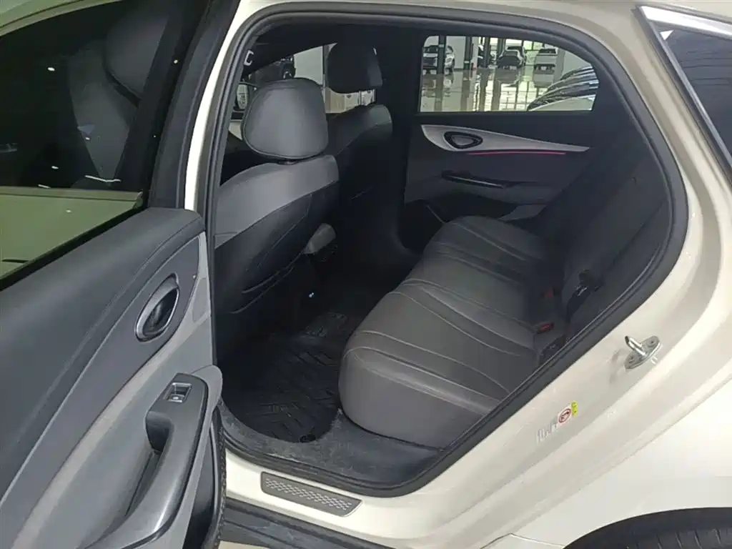 BYD Seal 07 DM-i 2025 — фото 17