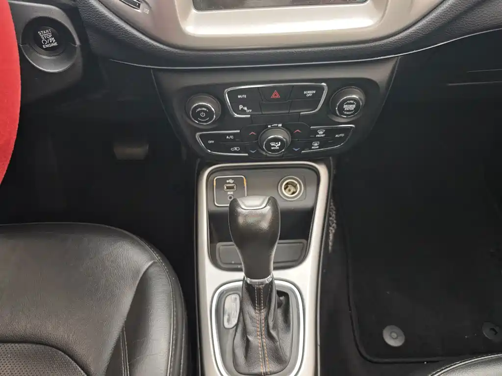 Jeep Compass 2017 — фото 17