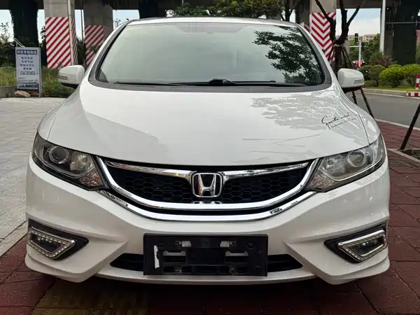 Honda Jade 2015