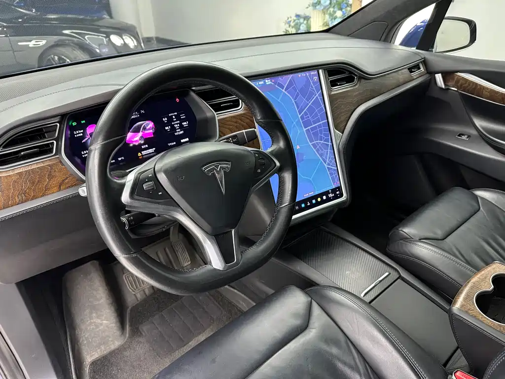 Tesla Model X 2017 — фото 32