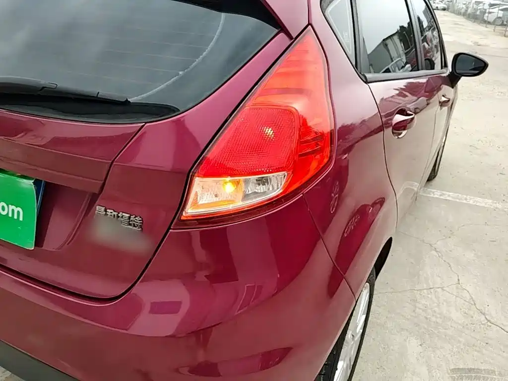 Ford Fiesta 2015 — фото 8