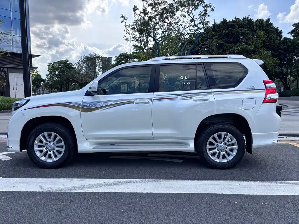 Toyota Prado 2016 — фото 3