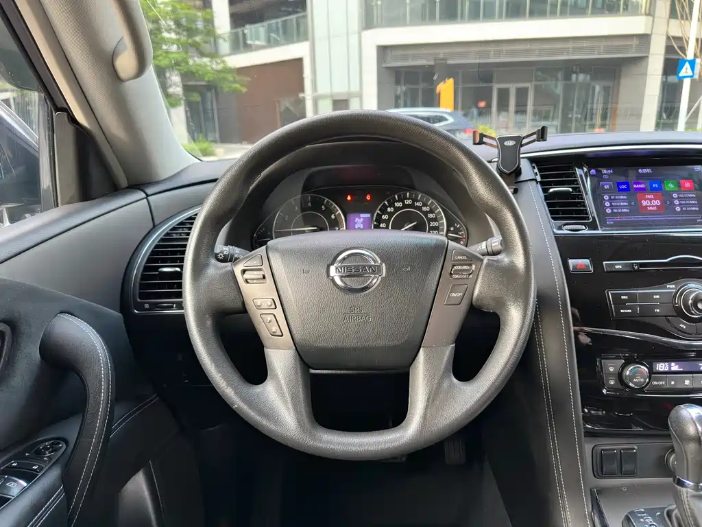 Nissan Patrol 2017 — фото 15