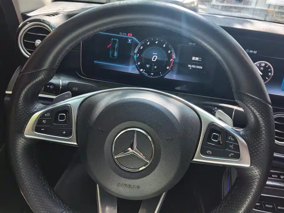 Mercedes-Benz E-Class 2018 — фото 15