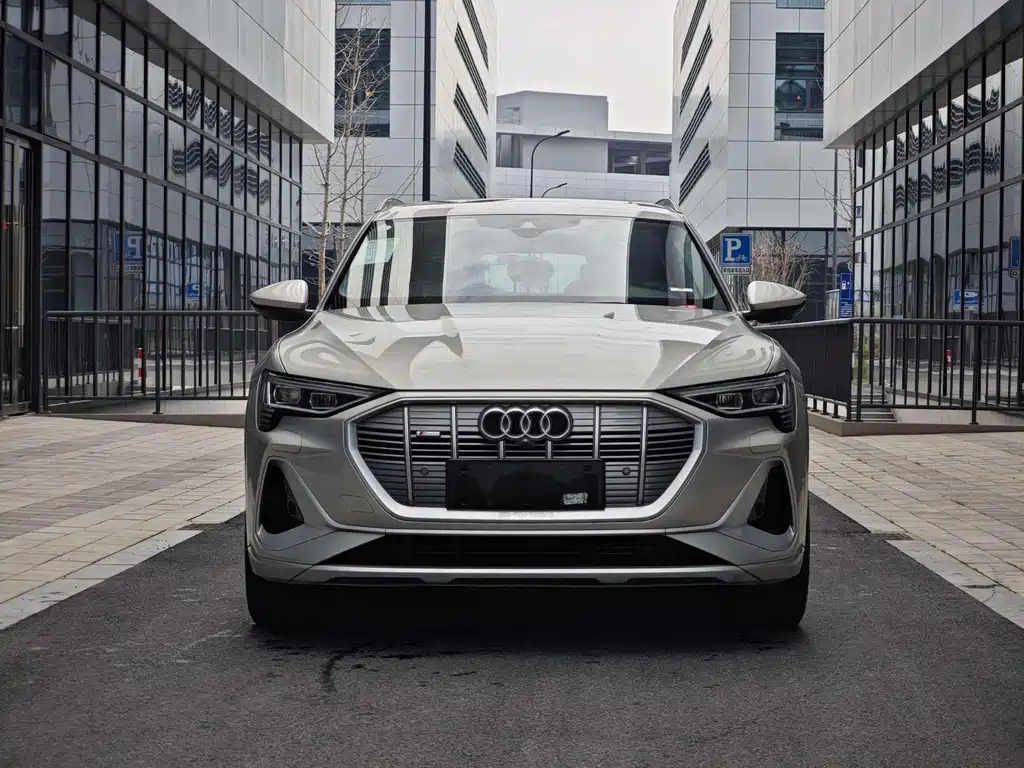 Audi e-tron 2023