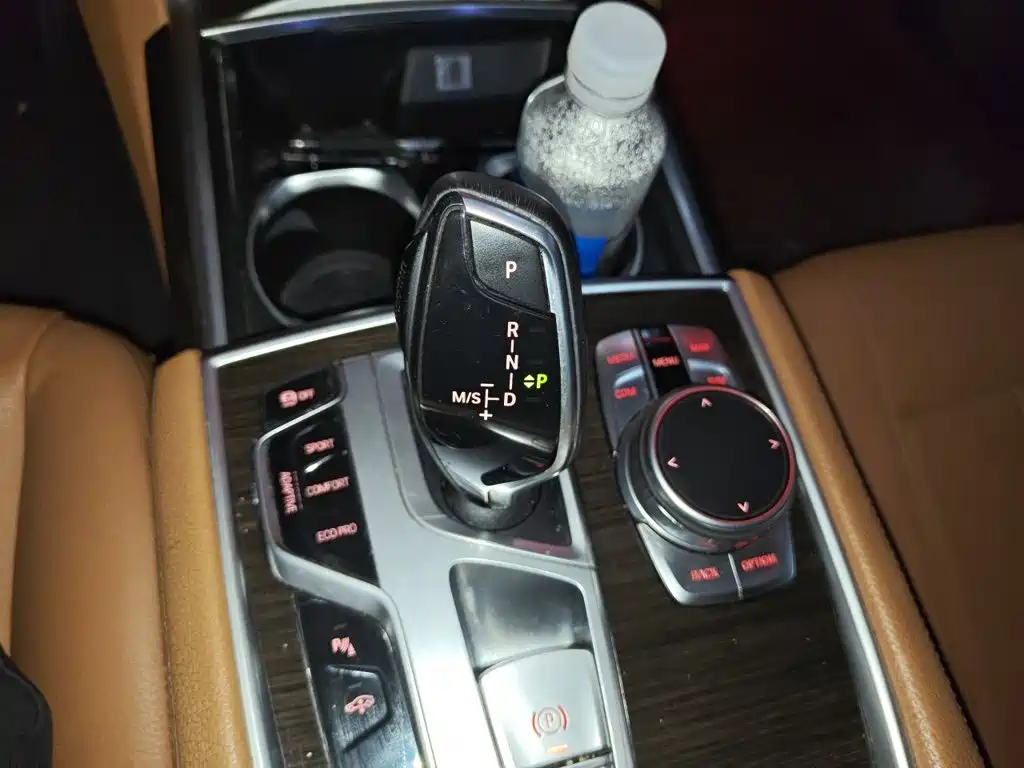 BMW 7 Series 2017 — фото 11