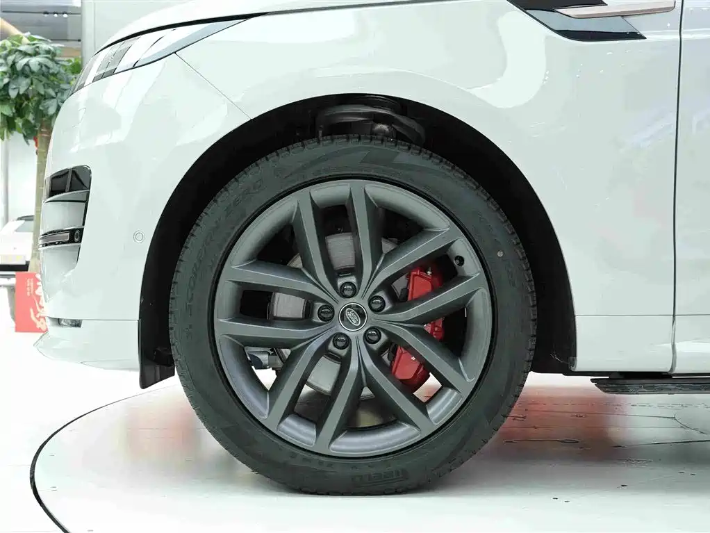 Land Rover Sport 2025 — фото 18