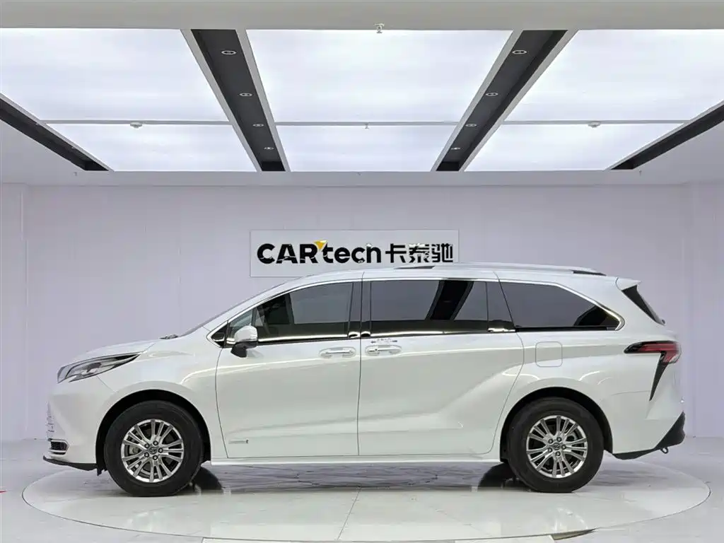Toyota Sienna 2023 — фото 2