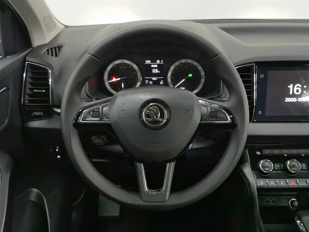 Skoda Karoq 2018 — фото 11