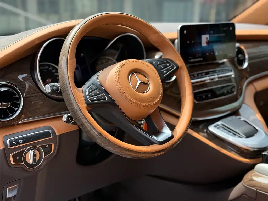 Mercedes-Benz V-Class 2023 — фото 5