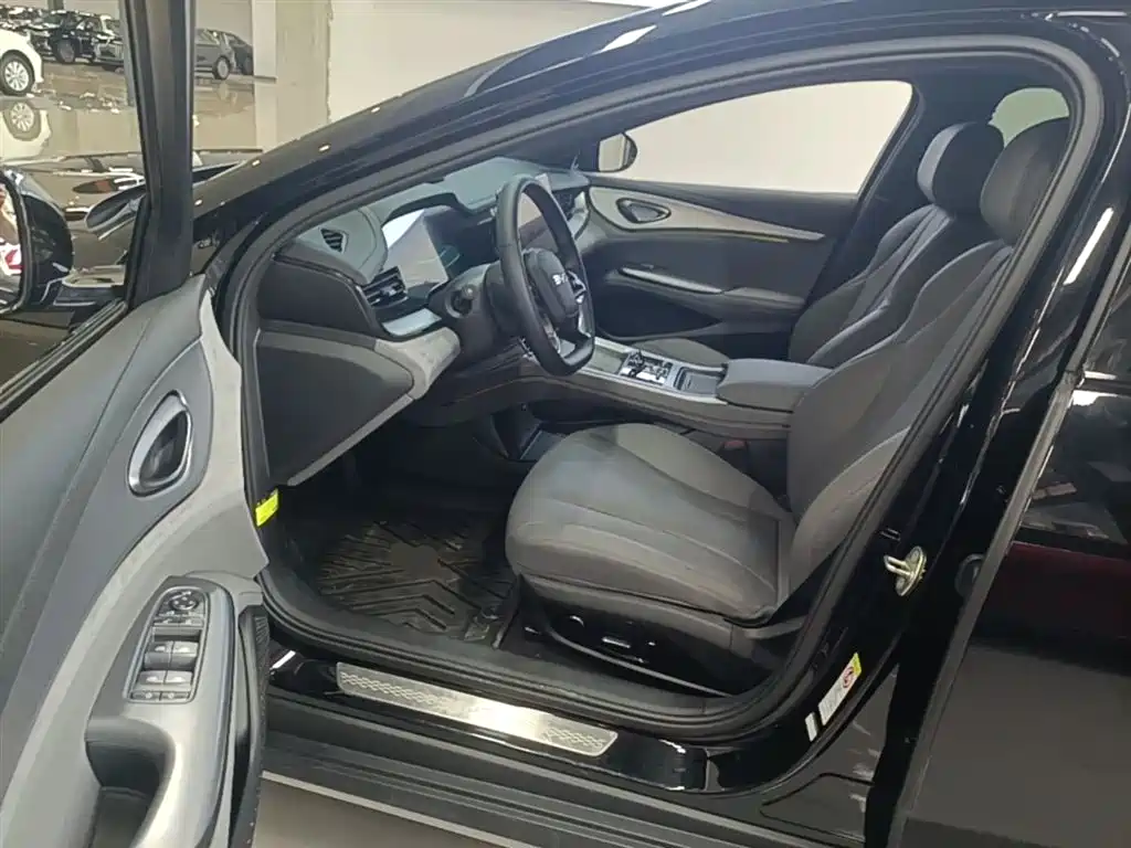 BYD Seal 07 DM-i 2025 — фото 15
