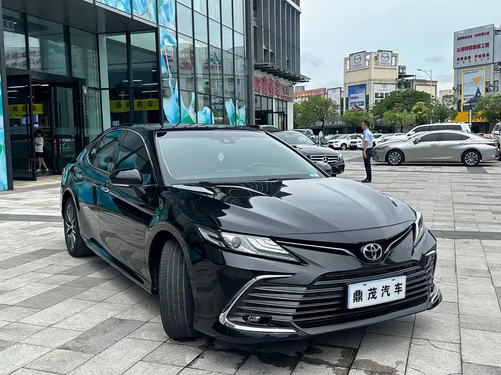 Toyota Camry 2022 — фото 6