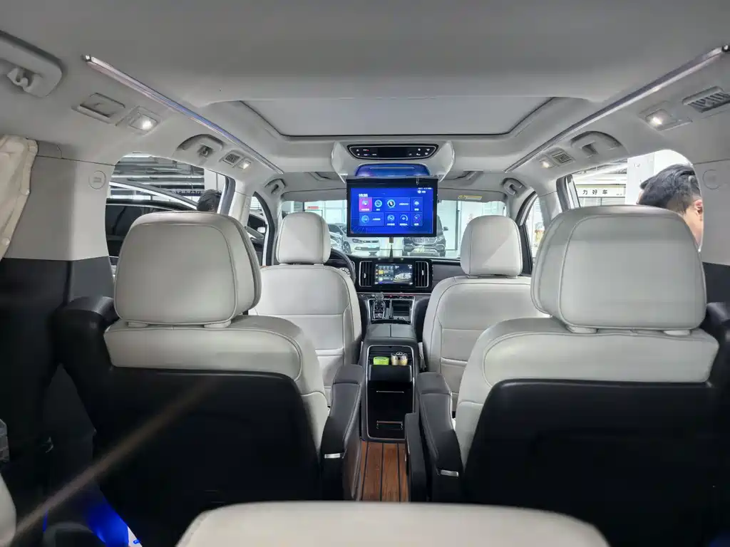 GAC Motor Trumpchi M8 2021 — фото 11