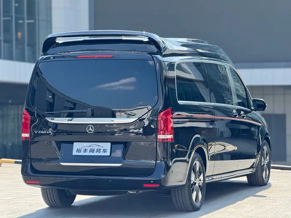 Mercedes-Benz V-Class 2023 — фото 15