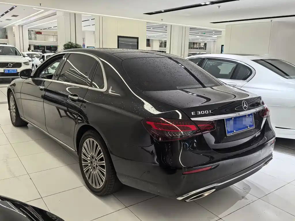 Mercedes-Benz E-Class 2022 — фото 12