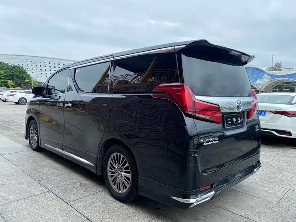 Toyota Alphard 2021