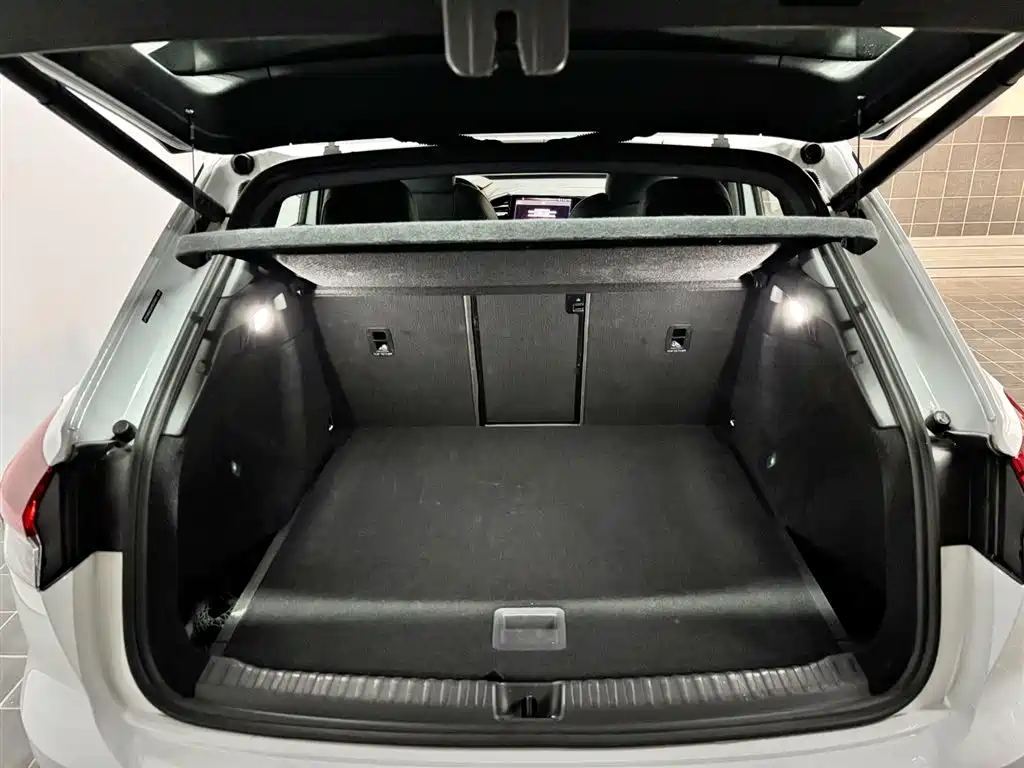Audi Q4 e-tron 2024 — фото 16