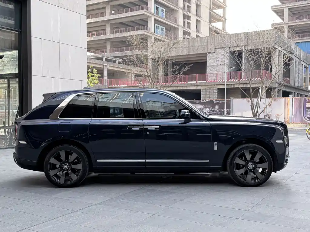 Rolls-Royce Cullinan 2021 — фото 15