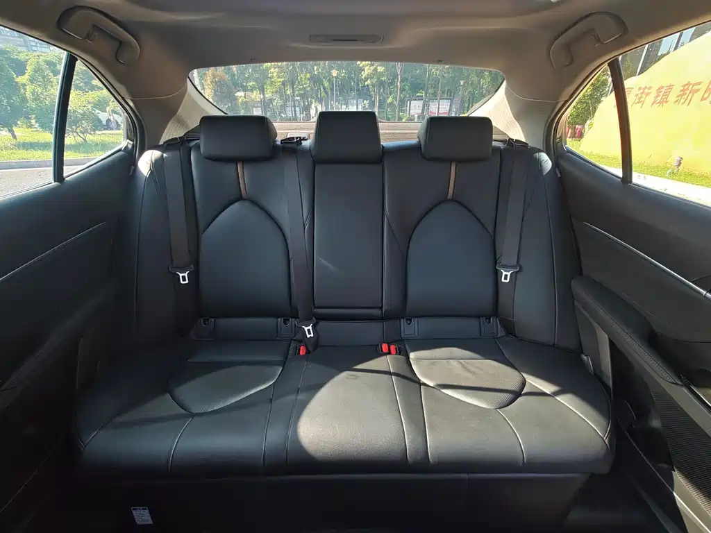 Toyota Camry 2023 — фото 15