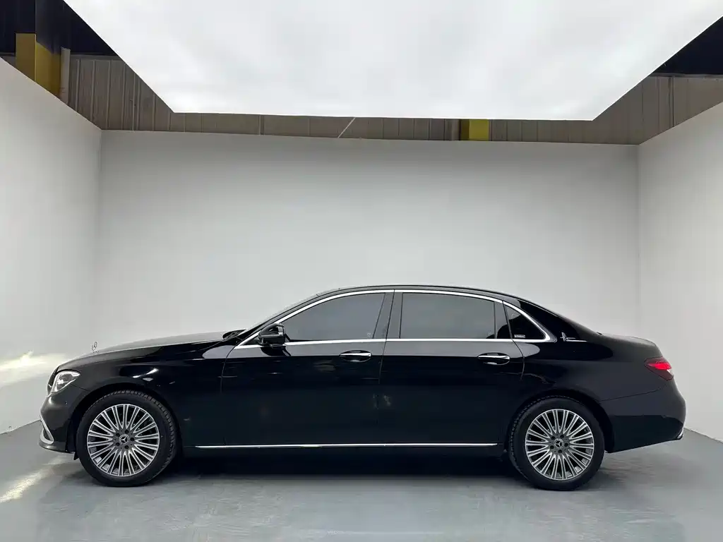 Mercedes-Benz E-Class 2022 — фото 3