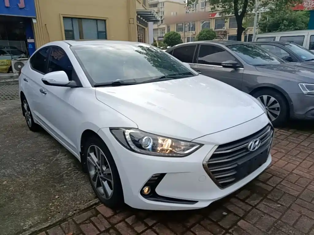 Hyundai Elantra 2018 — фото 4