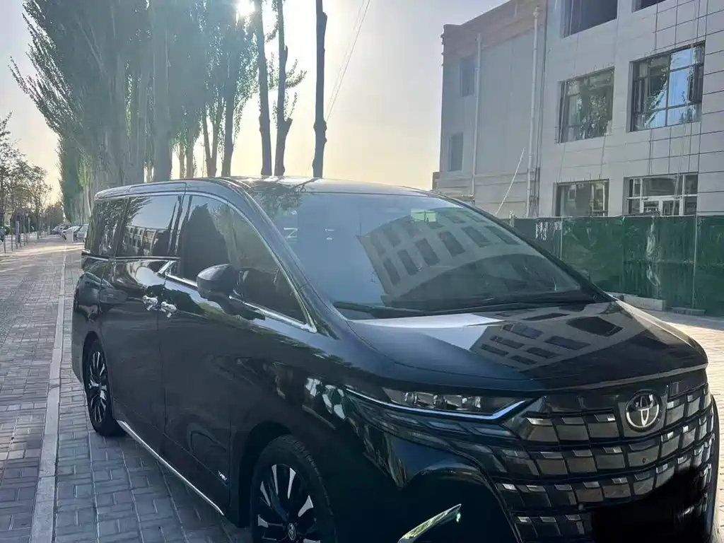 Toyota Alphard 2024 — фото 3