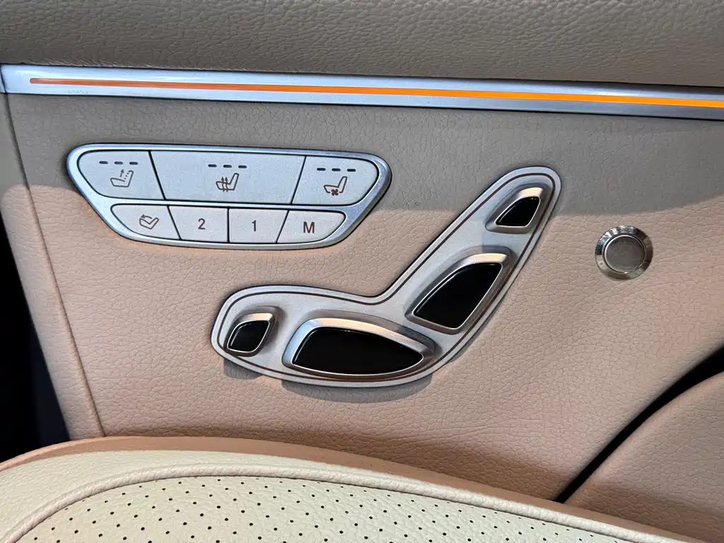 Mercedes-Benz V-Class 2021 — фото 30