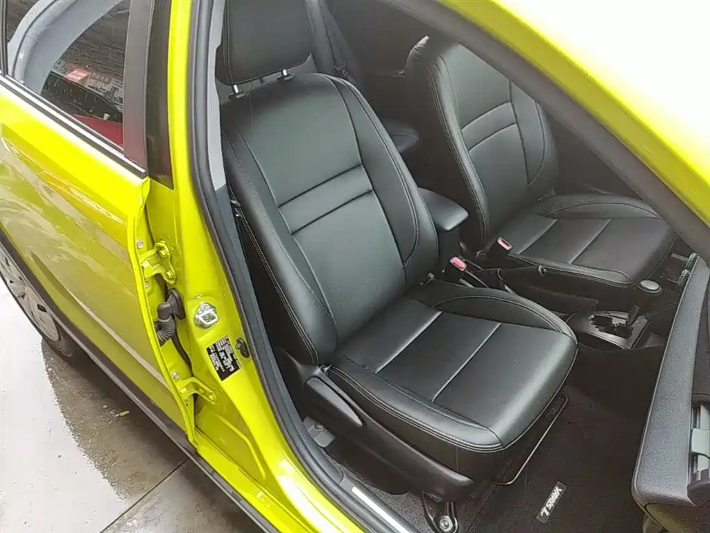 Toyota Yaris L 2022 — фото 25