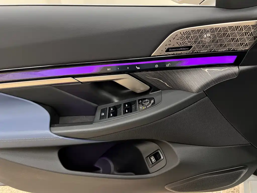 BMW 5 Series 2025 — фото 14