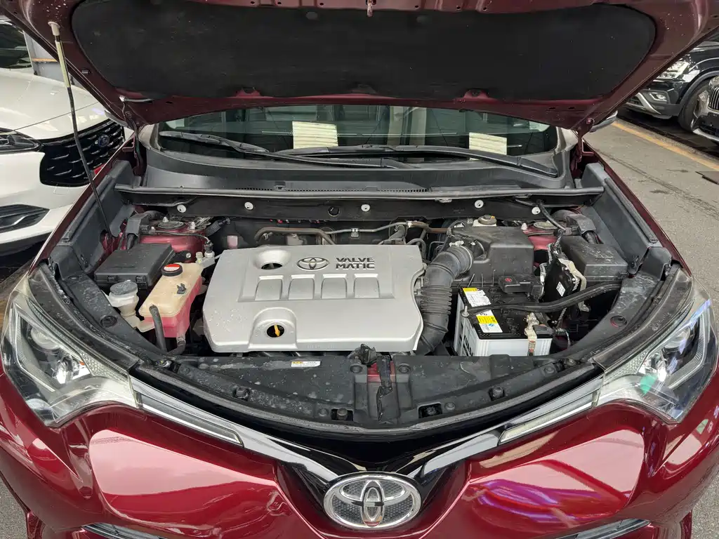 Toyota RAV4 2017 — фото 8