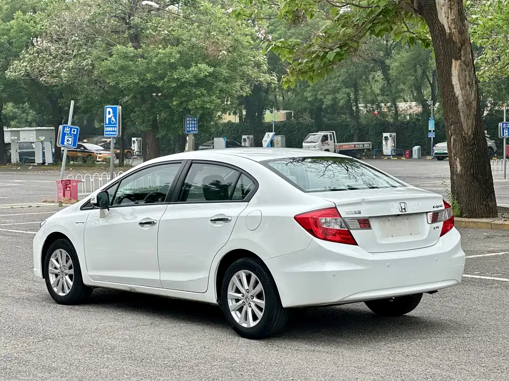 Honda Civic 2014 — фото 11