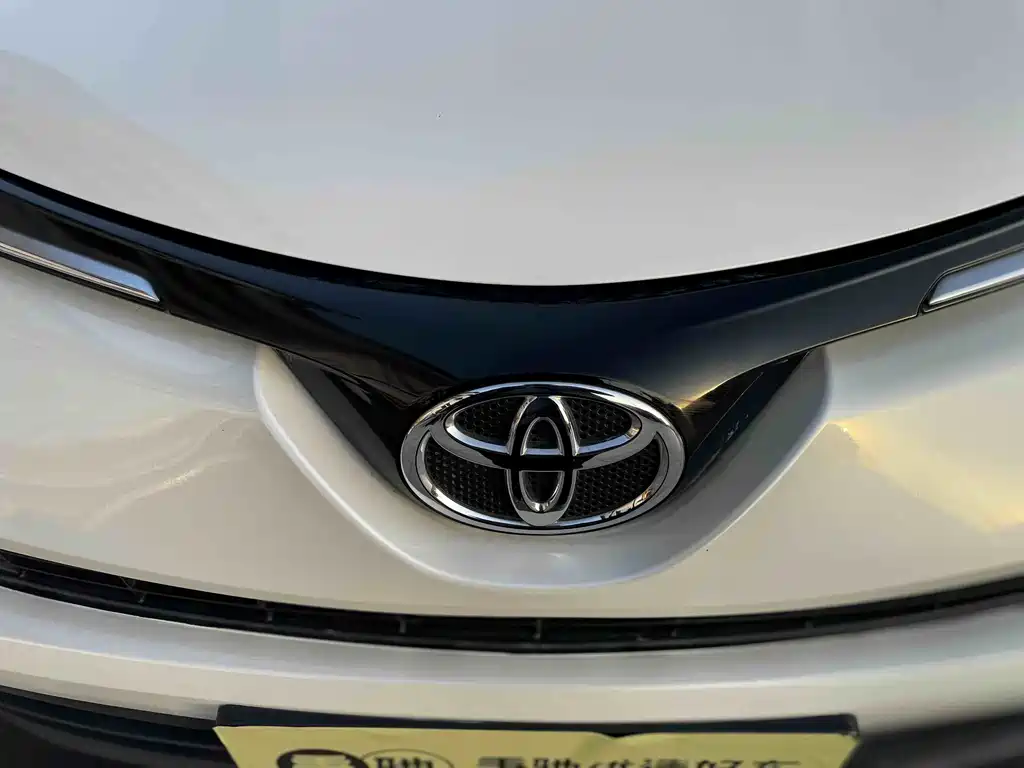 Toyota RAV4 2019 — фото 19