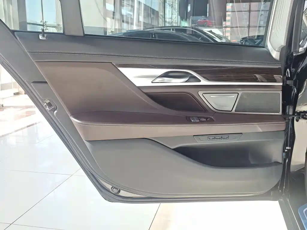 BMW 7 Series 2022 — фото 10