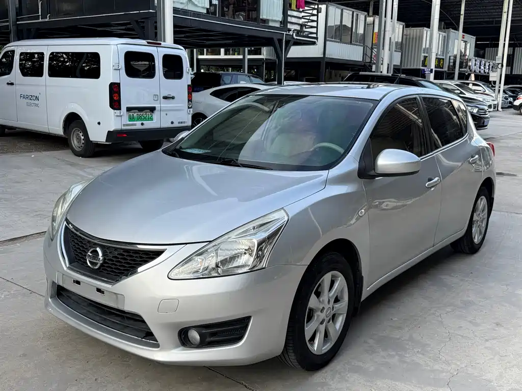 Nissan Tiida 2012