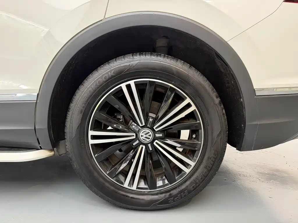 Volkswagen Tiguan L 2017 — фото 16