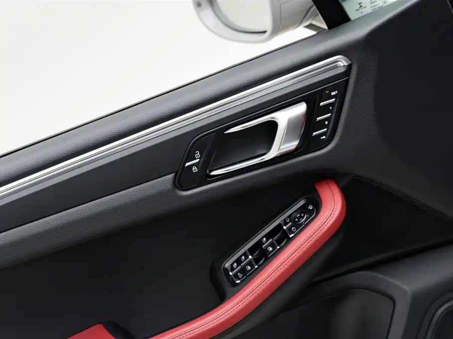 Porsche Macan 2023 — фото 14